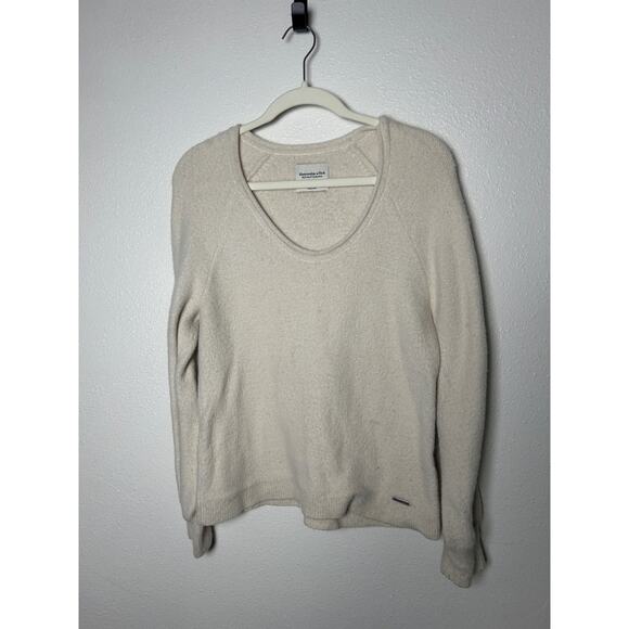 Abercrombie & Fitch Soft A&F Collection Ivory Fuzzy Classic Sweater Size Medium - Picture 1 of 5